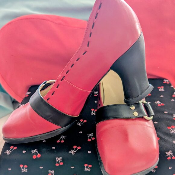John Fluevog Choice Vanny Red & Black Heart Heels Size 10 Made In Portugal - Picture 13 of 14